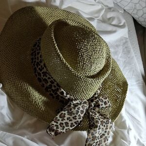 Leopard Print Band Straw Hat